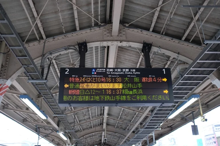 Bahnverkehr am Montag: Verbindung vor Abfahrt live prüfen