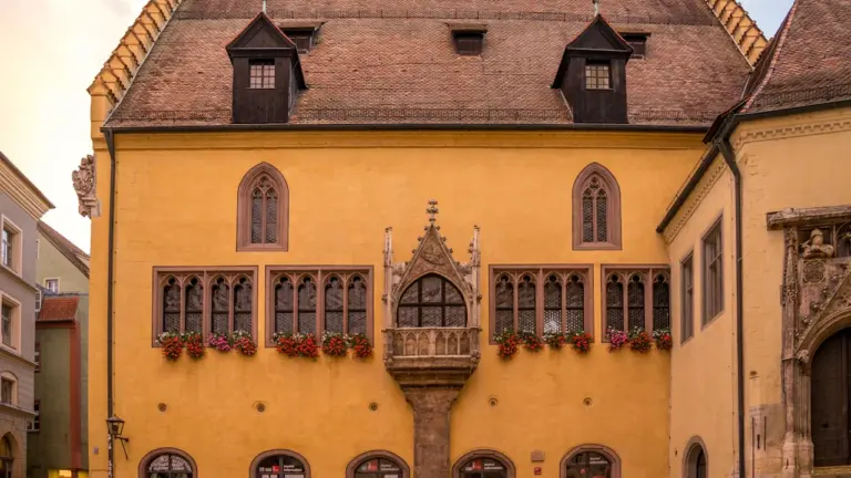 Bismarckplatz in Regensburg: Eine Stunde Stadtgeschichte