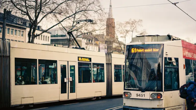 Bonns roter Doppeldecker: Stadtrundfahrt bis Dezember