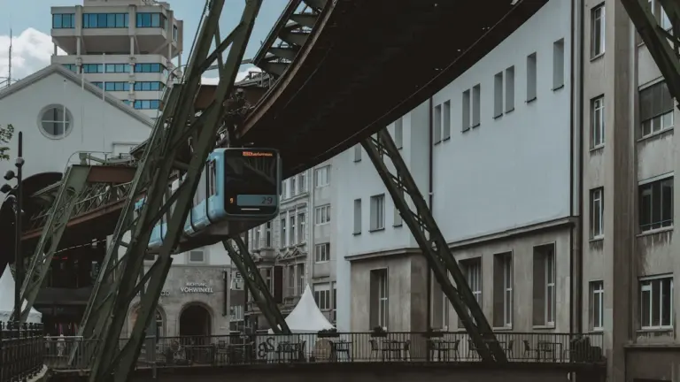 Wuppertal: Neuer Fußweg zwischen Schwarzbach und Nordbahntrasse