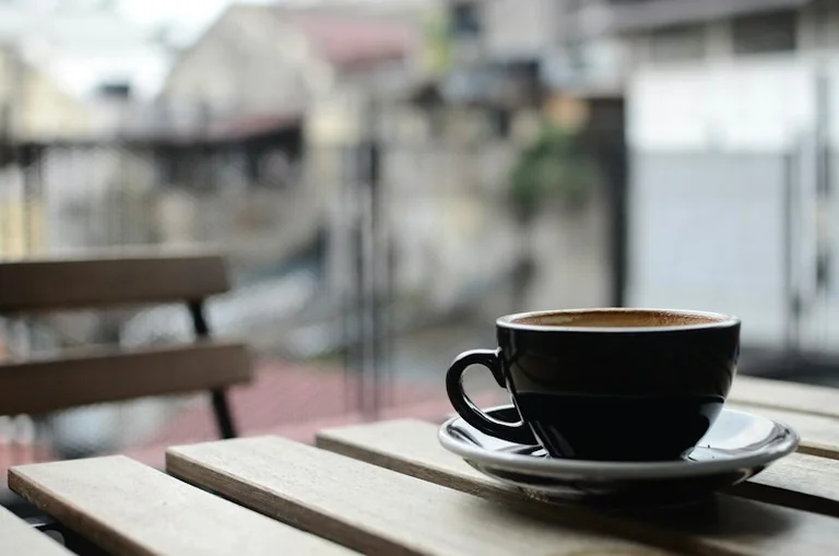 Koffein nach dem Mittag: So beobachten Sie den Einfluss auf Ihren Schlaf