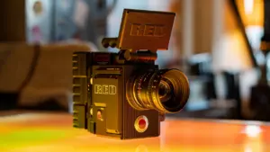 Professionelle digitale Kinokamera bereit für Filmaufnahmen beim Queerfilmfestival in Gelsenkirchen.