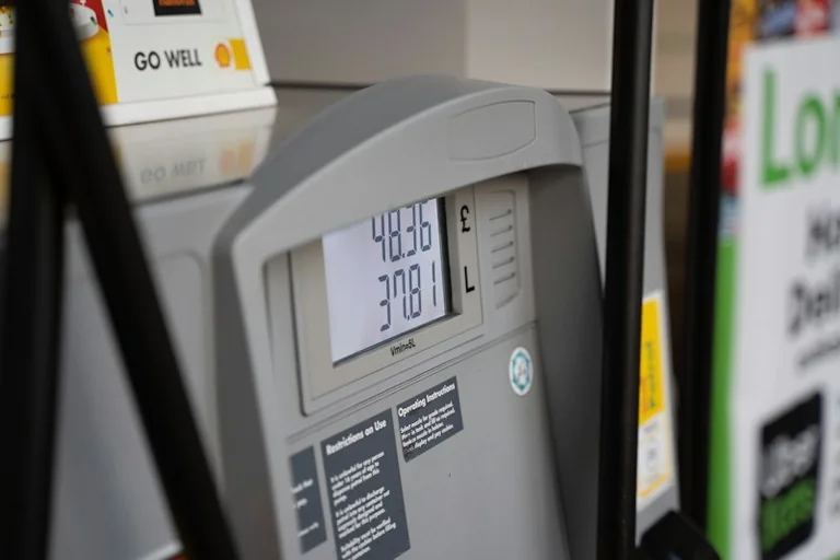 Spritkosten senken: Wann sich eine günstigere Tankstelle lohnt