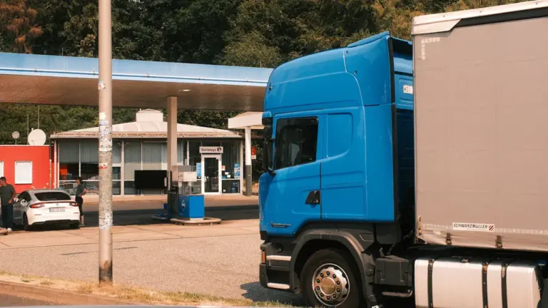 Tanken vor dem Feiertag: Spritpreise entlang der Route vergleichen